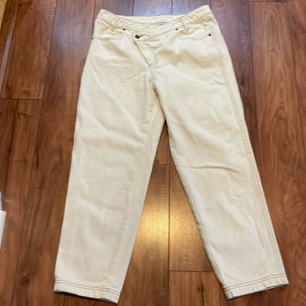 Future Collective Overlap button Mid-rise